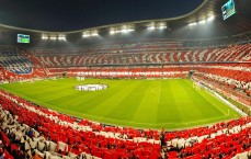 悟空体育官网-纽伦堡队绝境翻盘，补时连入两球上演惊天逆转